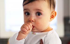 Bé 3 tuổi mút tay liệu có đáng lo? 