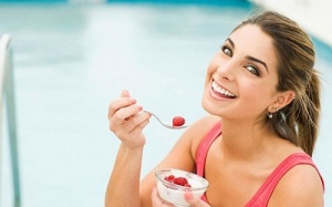 Ăn sữa chua trước khi xét nghiệm máu có làm tăng cholesterol?