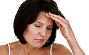 Làm sao để phân biệt đột quỵ với các triệu chứng lo âu ở phụ nữ mãn kinh?