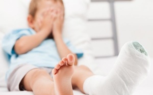 Vì sao trẻ bị gãy xương lại nhanh liền hơn người lớn?