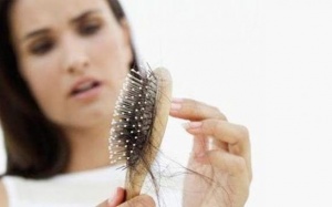 5 cách tự nhiên giúp ngăn ngừa rụng tóc