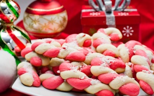 Mách mẹ làm kẹo gậy Giáng sinh cho bé vui đón Noel 2018