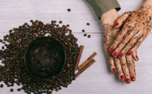 Bã cà phê - Giải pháp đối phó với da khô vào mùa Đông