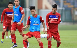 Theo từng bước chân đội tuyển Việt Nam: Khó khăn trùng trùng