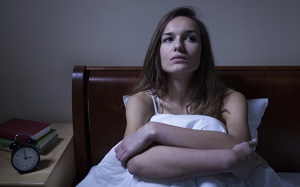 Infographic: Làm sao để ngủ lại khi tỉnh giấc giữa đêm?