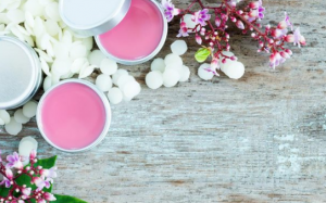 Tự làm son dưỡng môi: Mềm mịn, thơm dịu, có thể ăn được