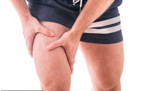 Có thể tiếp tục chơi tennis sau khi bị rách cơ đùi không?