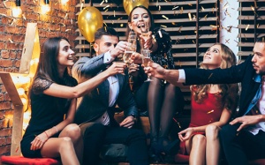 Tử vi thứ Bảy (19/1/2019): Song Tử sẽ 'quậy tung' các bữa tiệc