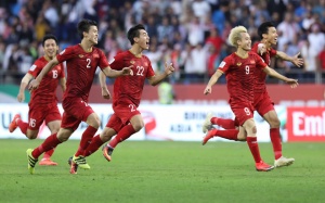 Asian Cup 2019: Dũng sỹ tí hon đã thực sự vượt người khổng lồ!