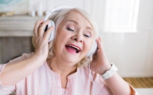 Hát có thể làm giảm các triệu chứng bệnh Parkinson?