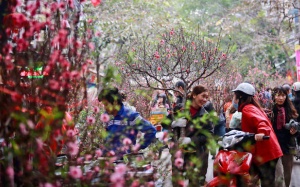 Thời tiết 'ủng hộ' người dân đi mua sắm Tết