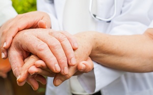 6 biện pháp điều trị run vô căn phổ biến nhất hiện nay