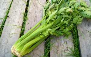 Vì sao người bị tăng huyết áp nên dùng cần tây?