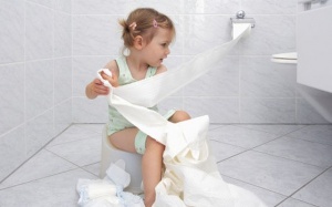 Chế độ dinh dưỡng cho trẻ bị táo bón