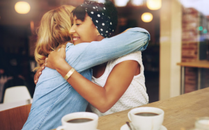 Một cái ôm mỗi ngày giúp bạn không phải gặp bác sỹ!