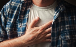 Hở van 2 lá 1/4 có cần điều trị không?