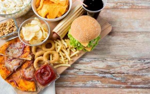Đồ ăn nhanh ảnh hưởng tới cơ thể như thế nào?