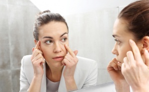 9 nguyên nhân khiến bạn trông già hơn so với tuổi thật 