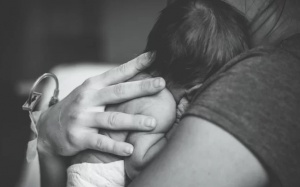 FDA lần đầu phê duyệt một loại thuốc điều trị trầm cảm sau sinh