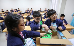 Nhiều lợi ích không ngờ, phụ huynh Hà Nội 'ngất ngây' với Sữa học đường