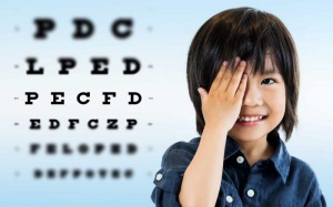 Cải thiện thị lực cho trẻ bằng dinh dưỡng và bài tập