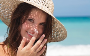 Những mẹo đơn giản giúp chăm sóc da mùa Hè