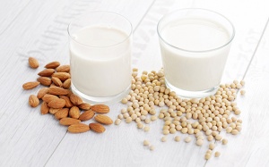 Sữa hạnh nhân và sữa đậu nành: Loại nào tốt hơn cho sức khỏe?