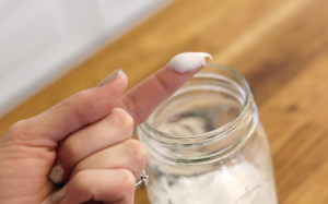 Tự làm kem dưỡng da từ dầu dừa, sáp ong và tinh dầu