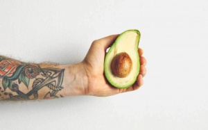 Ăn hạt quả bơ như thế nào?