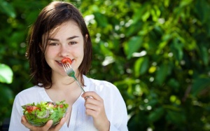 Làm thế nào để hết viêm họng khi thay đổi thời tiết?