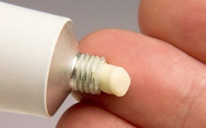 Nổi mụn nước, mụn đỏ trên ngón tay là bị làm sao?