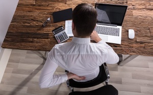 Thoái hóa nhẹ, xẹp đốt sống lưng nên điều trị cách nào?