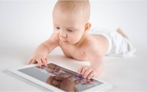 WHO lần đầu tiên khuyến cáo về thời gian cho trẻ xem smartphone, TV