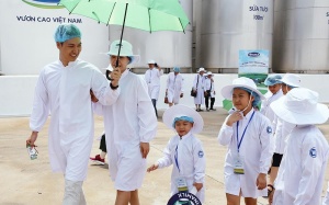 'Siêu' nhà máy đón những vị khách sữa học đường 'nhí'