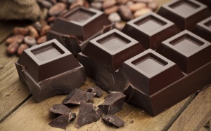 Điều gì xảy ra khi chúng ta ăn chocolate đen