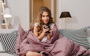 Đắp chăn nặng tới 1 yến: Giải pháp ngủ ngon, giảm lo âu hiệu quả