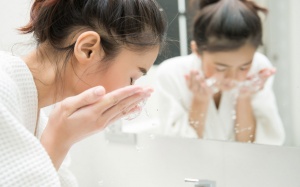 60 giây massage khi rửa mặt giúp da bừng sáng sức sống