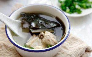 Canh sườn rong biển - món canh mát cho ngày Hè