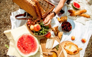 9 món ăn lành mạnh nên mang theo khi đi dã ngoại Hè này