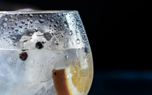 Uống nước có gas có gây sâu răng, tăng cân, đau bụng?