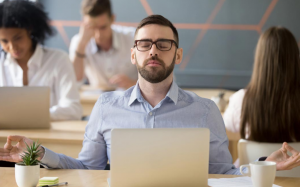 7 cách giúp giảm nhanh căng thẳng trong ngày làm việc 