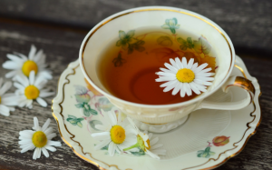 Phụ nữ mang thai uống trà hoa cúc La Mã: Lợi và hại thế nào?