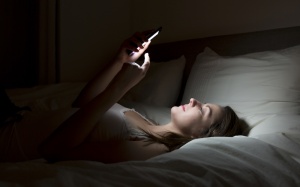 Tác hại không nhỏ của ánh sáng xanh đối với cơ thể