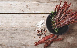 Tìm hiểu lượng chất dinh dưỡng có trong các món khô ăn vặt