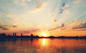 Nắng nóng gay gắt kéo dài ở Bắc Bộ và Trung Bộ