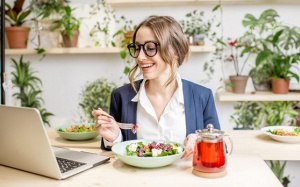 Tử vi thứ Tư (26/6/2019): Kim Ngưu, cẩn thận sức khỏe khi quá tham công tiếc việc!