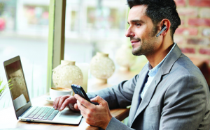 Sử dụng tai nghe không dây có ảnh hưởng đến não không? 