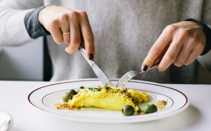 Tại sao người bệnh đái tháo đường nên ăn ít carbohydrate trong bữa sáng?