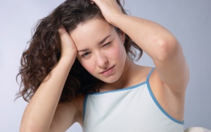 Đau nặng một bên đầu là bị làm sao?