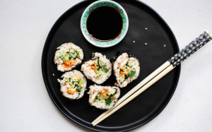 Tự làm sushi chay thanh mát cho ngày mùng 1 đầu tháng 